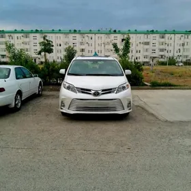 Toyota Sienna 2019