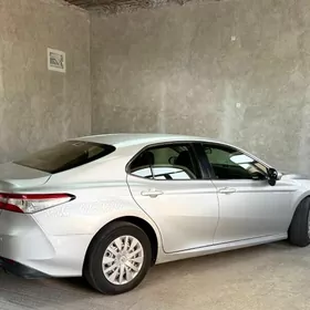 Toyota Camry 2019