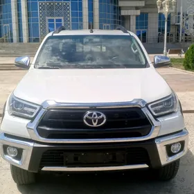 Toyota Hilux 2024