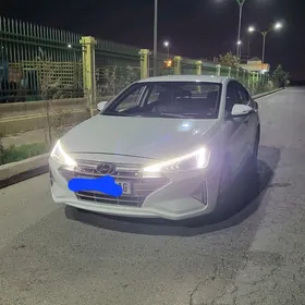 Hyundai Elantra 2019