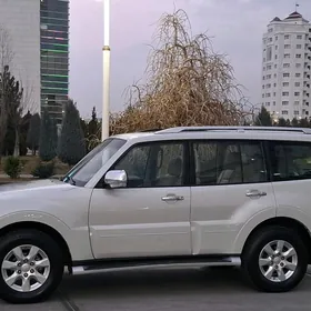 Mitsubishi Pajero 2014