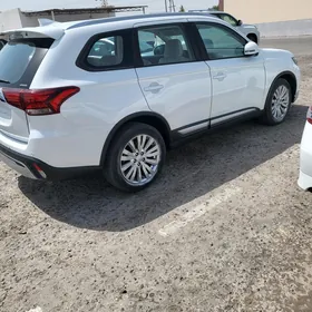 Mitsubishi Outlander 2021