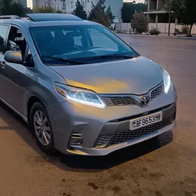 Toyota Sienna 2018