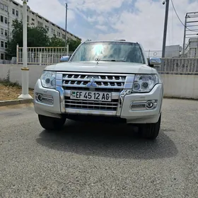 Mitsubishi Pajero 2015