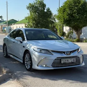 Toyota Camry 2021