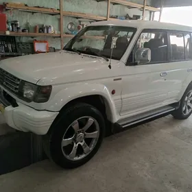 Mitsubishi Pajero 1993