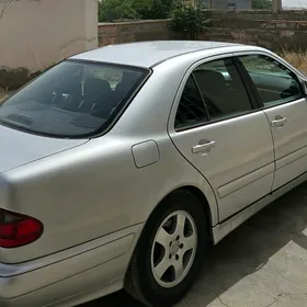Mercedes-Benz E320 2001