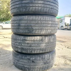 Ýokohama 215 55 17