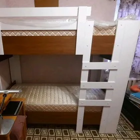 Двухъярусная кровать