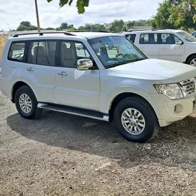 Mitsubishi Pajero 2014