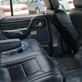 Mitsubishi Pajero 1992