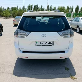 Toyota Sienna 2011