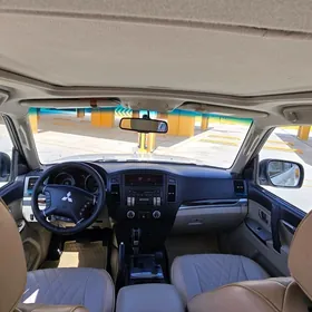 Mitsubishi Pajero 2013