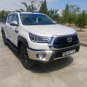Toyota Hilux 2024