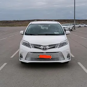 Toyota Sienna 2016