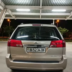 Toyota Sienna 2004
