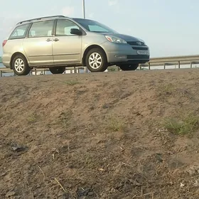 Toyota Sienna 2004