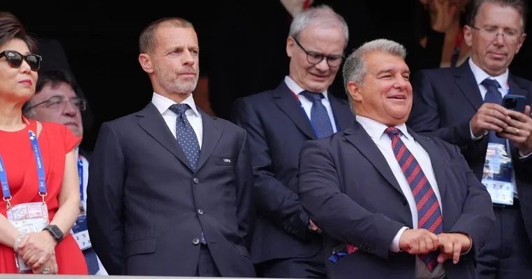 UEFA “Çelsä” €31 mln, “Barselona” €15 mln jerime saldy