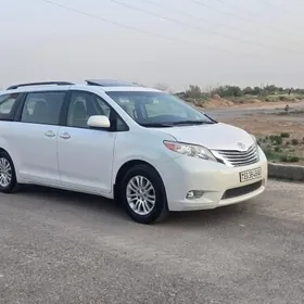 Toyota Sienna 2016