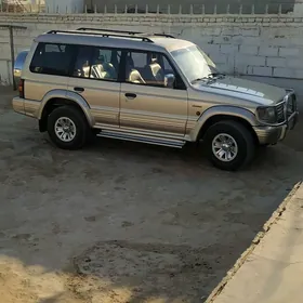 Mitsubishi Pajero 1993