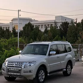 Mitsubishi Pajero 2021