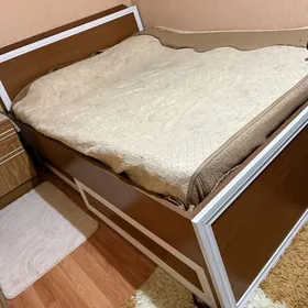 кровать / krowat