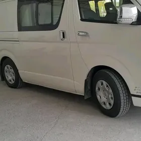 Toyota Hiace 2016
