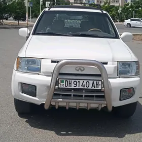 Infiniti QX4 2001