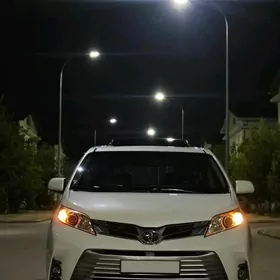 Toyota Sienna 2016