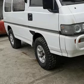 Mitsubishi Delica 1994