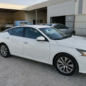 Nissan Altima 2020