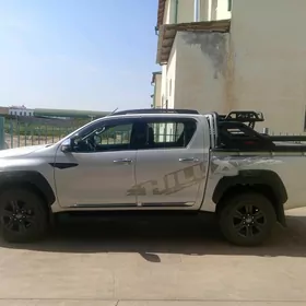 Toyota Hilux 2024