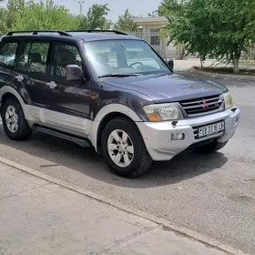 Mitsubishi Pajero 2001