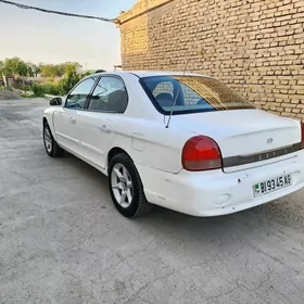 Hyundai Elantra 1999