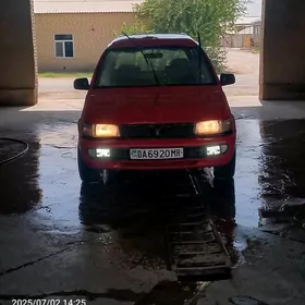 Mitsubishi Chariot 1997