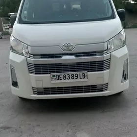 Toyota Hiace 2022