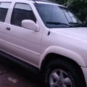Nissan Pathfinder 2001