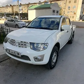 Toyota Hilux 2012