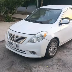 Nissan Versa 2012