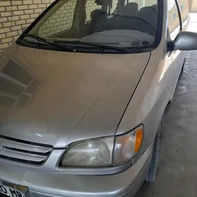 Toyota Sienna 2001