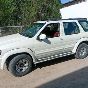 Infiniti QX4 1998