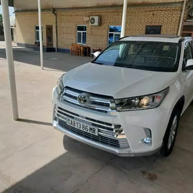 Toyota Highlander 2019