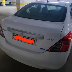 Nissan Versa 2011