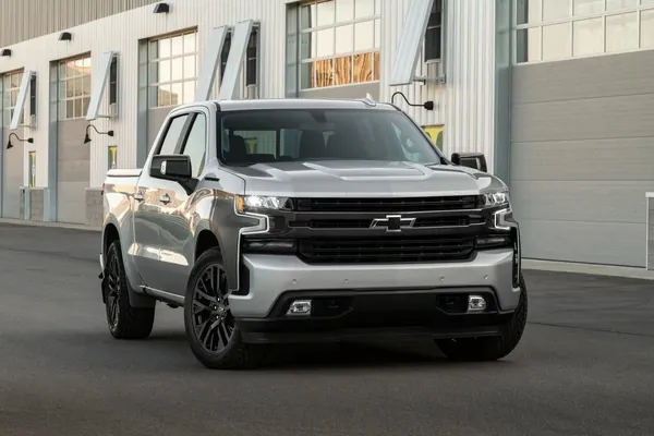 Пикапы Chevrolet Silverado и GMC Sierra отозваны из-за проблемных подушек безопасности в крыше