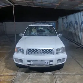Nissan Pathfinder 2000