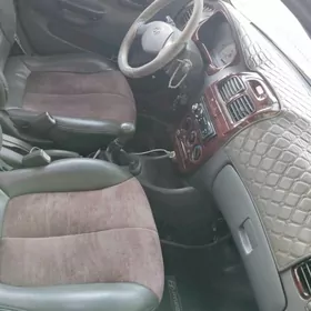 Hyundai Accent 2000