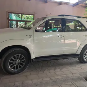 Toyota Fortuner 2011