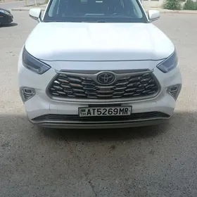 Toyota Highlander 2021