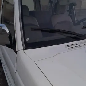 Mitsubishi Pajero 1995