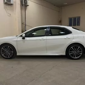 Toyota Camry 2020